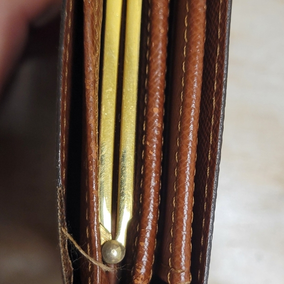 Louis Vuitton Monogram Wallet - Picture 3 of 9